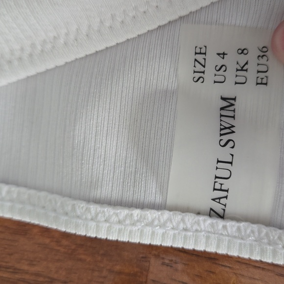 Bikini tops and bottoms - Picture 10 of 11